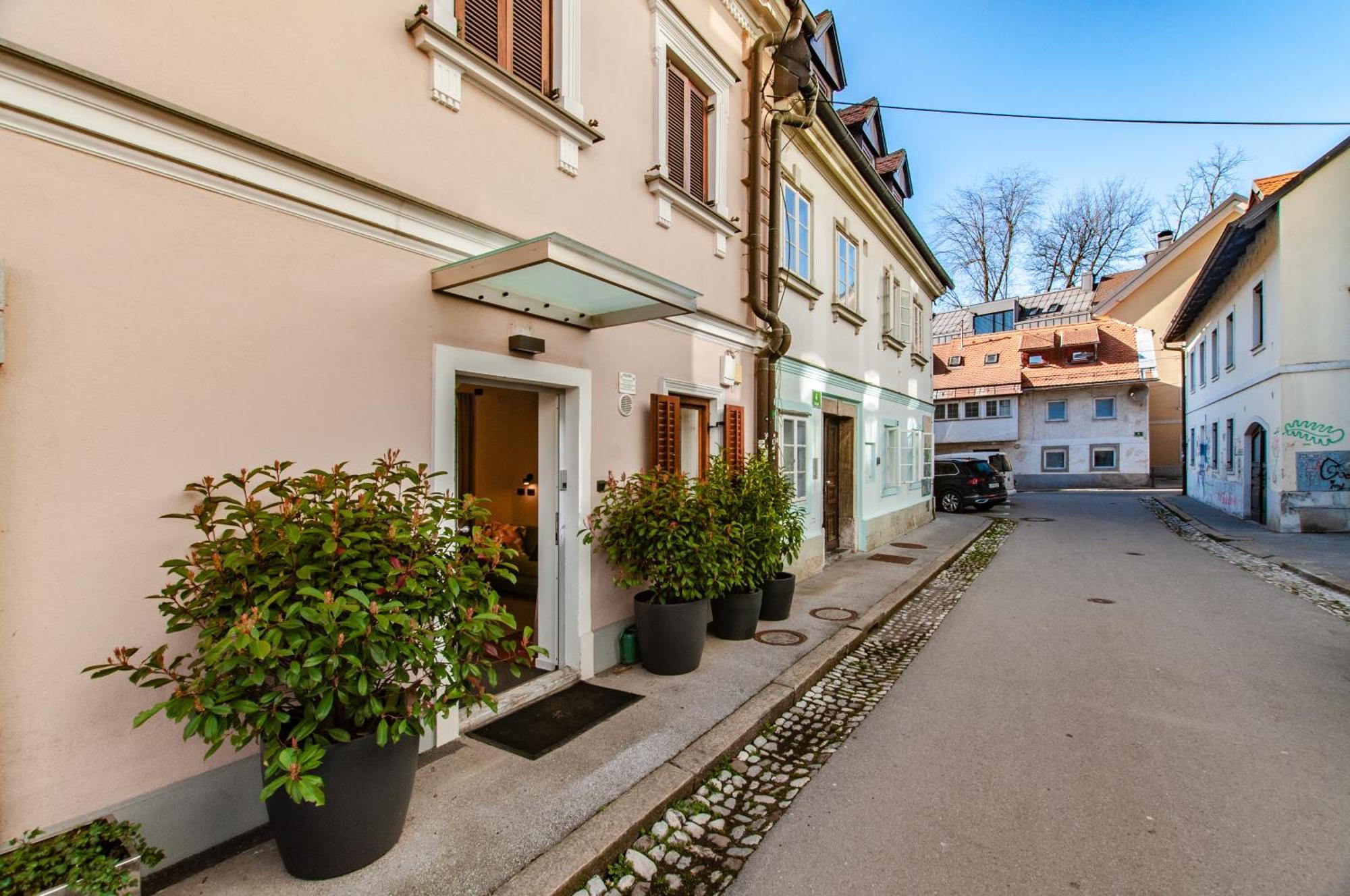 Six In The City Apartment, Ljubljana Extérieur photo